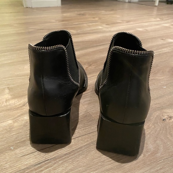 Black booties with Zipper design - Picture 2 of 2